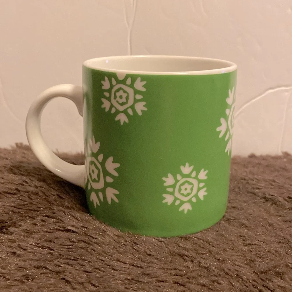 Crate&Barrel snowman with snow flakes mug capacity 8oz (1 cup) porcelain